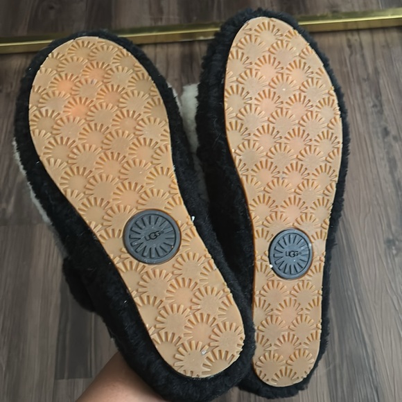 Ugg Slides - Picture 5 of 5